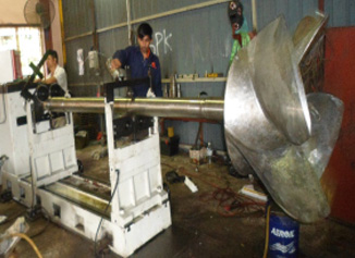Impeller mounted on the dynamic balancing machine
